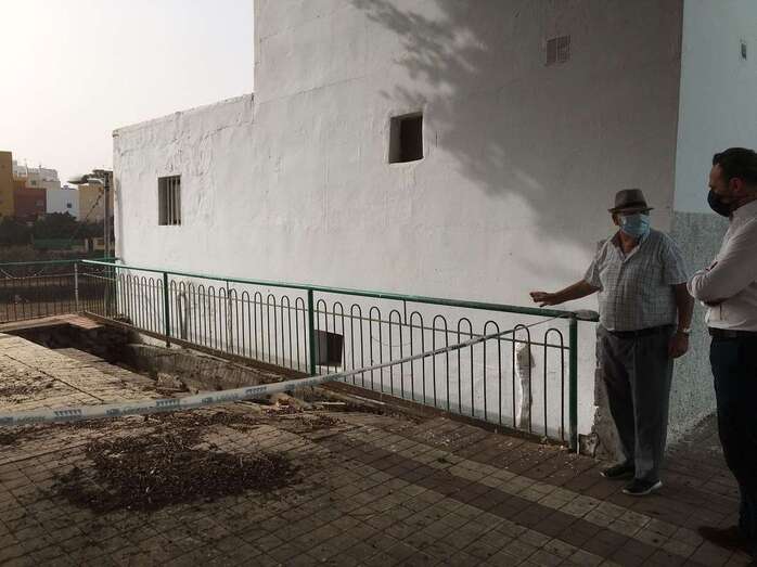 El concejal Eloy Santana junto a la plazoleta donde se va a ejecutar la obra/TA.